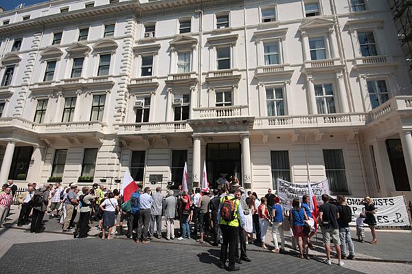 "Geszefciarze! Hochsztaplerzy! Wam Polonia już nie wierzy"