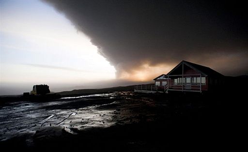 Islandzki wulkan znów pluje popiołem