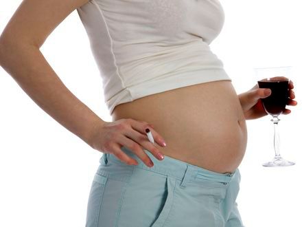 Alkohol w ciąży grozi powikłaniami