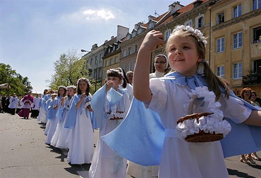 To kosztowne święto jest zmorą polskich rodziców