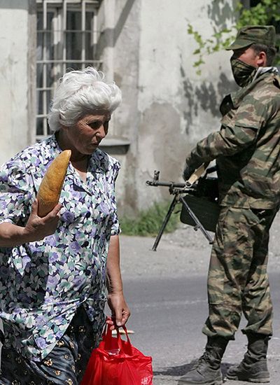 Mieszkańcy Gori wracają do domów, a tam... Rosjanie