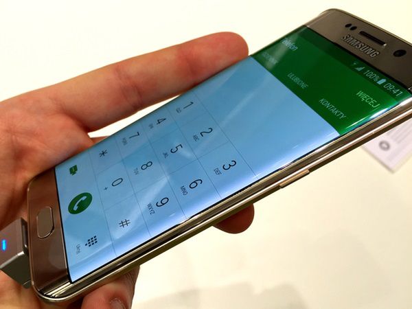 Samsung pokazuje, że Galaxy S6 nie tak łatwo wygiąć