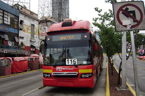 Nowy środek transportu może pojawić się na wrocławskich ulicach. Byłby to pierwszy w Polsce metrobus