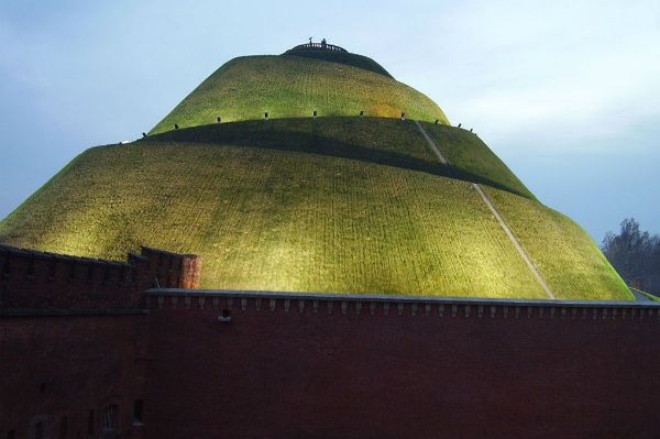 Kopiec Kościuszki się osuwa. Na remont potrzeba 5 mln zł