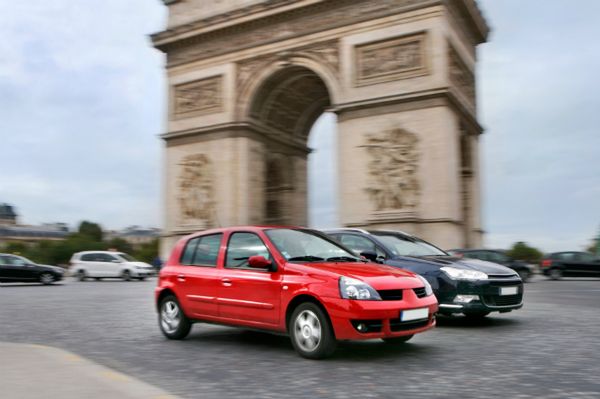 W Paryżu smog - będą ograniczenia ruchu samochodów