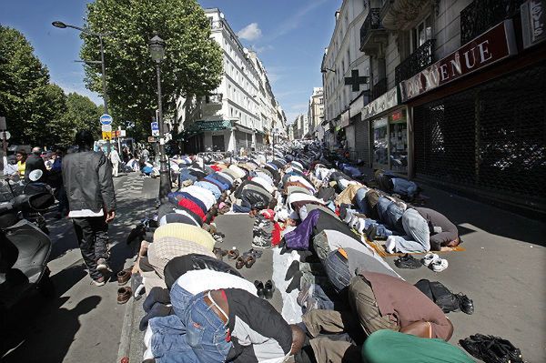 We Francji mężczyzna wjechał autem w przechodniów. Świadkowie: krzyczał "Allah jest wielki!"