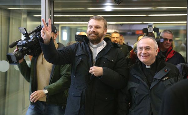 Uwolniony z rąk porywaczy s. Mateusz Dziedzic wrócił do Polski