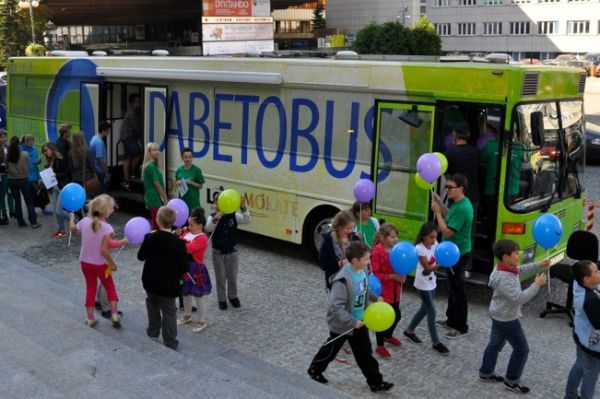 Obchody Światowego Dnia Cukrzycy - przyjdź i zbadaj się diabetobusie