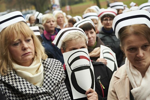 Kilkaset pielęgniarek i położnych protestowało w Gdańsku