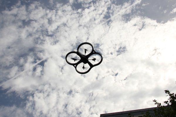 Chcesz latać dronem? Niedługo będziesz musiał zdać egzamin