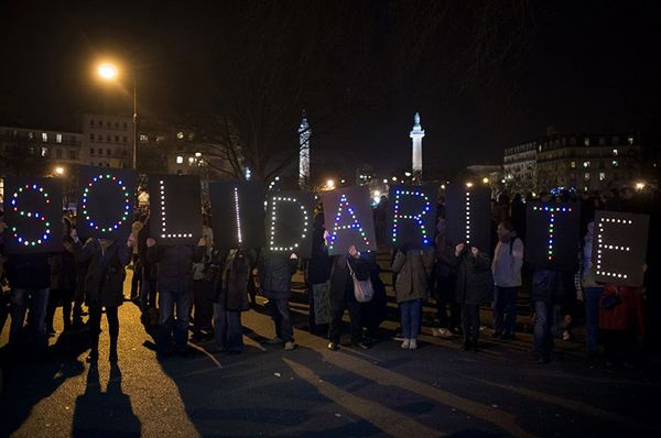 Francuska prasa: niedziela demonstracji we Francji "historycznym dniem"