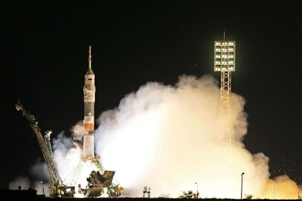 Sojuz z trzema astronautami przycumowała do ISS