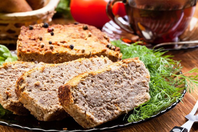 Paszteciki z królika z pistacjami i galaretką cydrową
