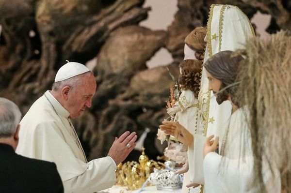 Proces w sprawie szat liturgicznych dla papieża Franciszka