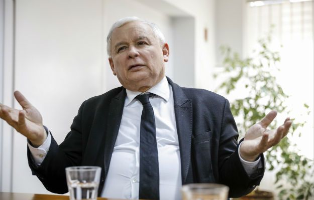 Lech Kaczyński kontra Jarosław Kaczyński. Kontrowersyjne billboardy zawisły przy Ministerstwie Sprawiedliwości