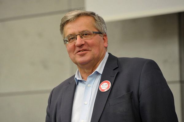 Komorowski na spotkaniu KOD: szkoda Polski na rządy radykałów