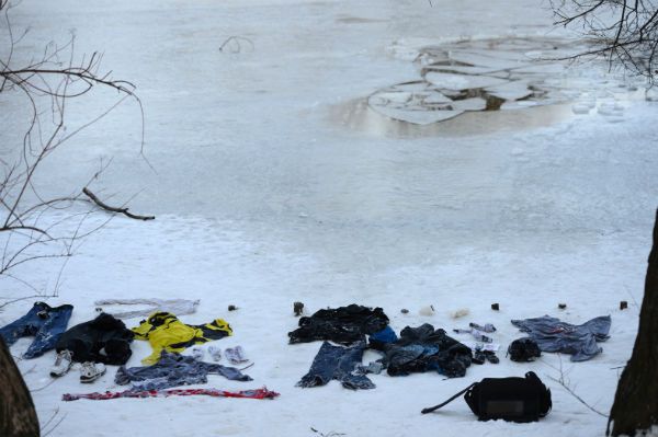 Nie żyje 17-latek, który wpadł pod lód w Parku Moczydło