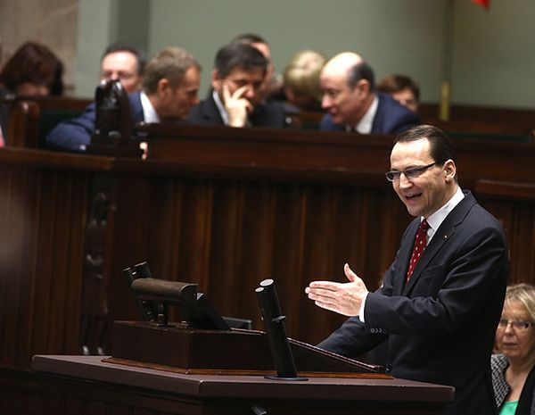 Posłanka PiS do Sikorskiego: pamiątką to może być ciupaga