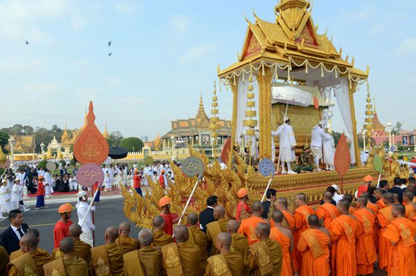 Kambodżanie żegnają ojca narodu, króla Norodoma Sihanouka