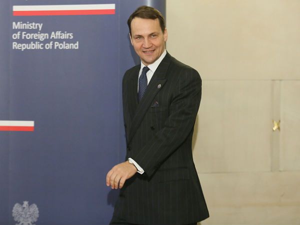 Radosław Sikorski: ws. wraku Tu-154 potrzebna jest decyzja polityczna Rosji