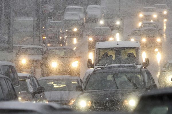 Mróz i śnieg odcięły od prądu ponad 300 miejscowości na Ukrainie