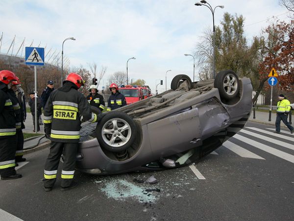 Dachowanie w Warszawie - poważne utrudnienia