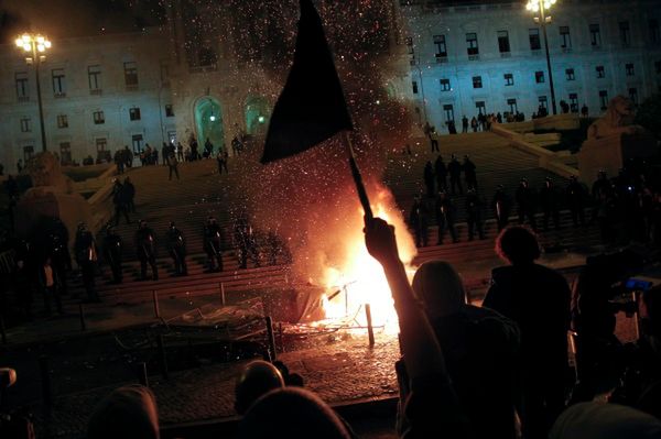 Protesty w Lizbonie, co najmniej 10 rannych policjantów