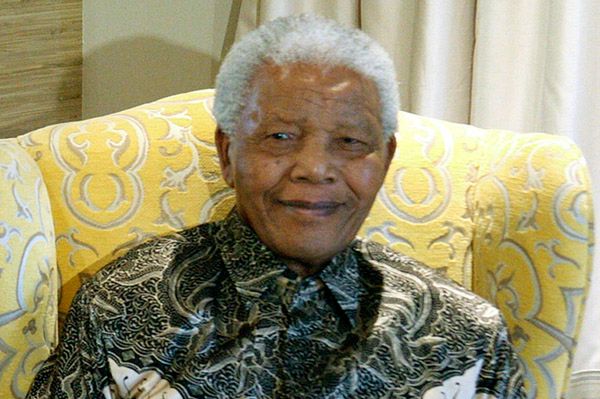 Nelson Mandela po zabiegu. Usunięto mu kamienie żółciowe