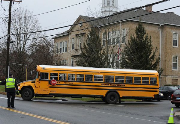 Dodatkowa ochrona w szkołach w USA - to efekt tragedii w Newtown