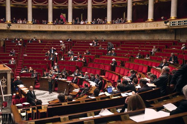 Francja: za tydzień nadzwyczajna sesja parlamentu w sprawie Syrii