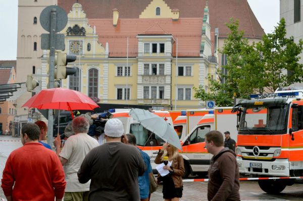 Zakładnicy w niemieckim ratuszu. Napastnik ma broń