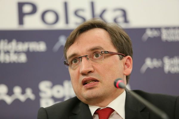 Działacze krakowskiej młodzieżówki Solidarnej Polski zatrzymani za posiadanie maczet