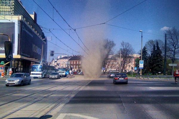 Mamy sezon na trąby pyłowe