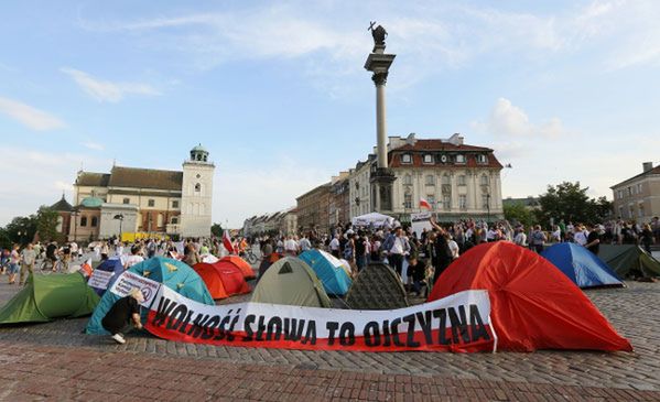 Solidarni 2010 zbierają podpisy m.in. ws. odwołania Gronkiewicz-Waltz