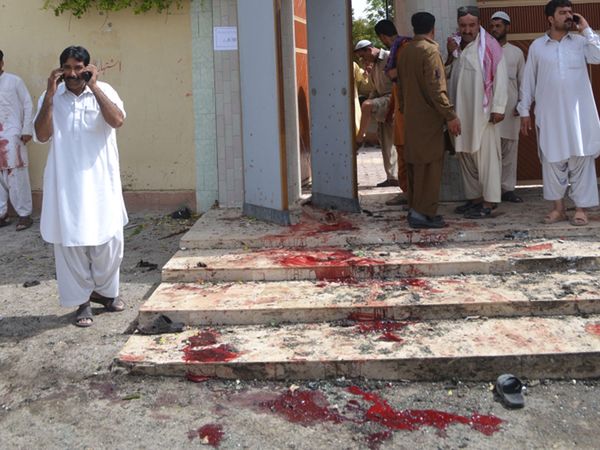 Pakistan: zamach w czasie pogrzebu policjanta, wielu zabitych i rannych