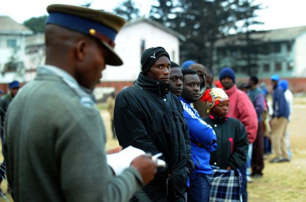 Wybory w Zimbabwe - Mugabe znów sfałszuje wynik?