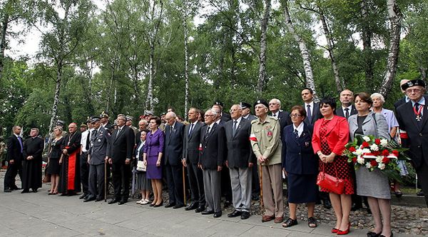 Uroczystości przed pomnikiem Gloria Victis w rocznicę wybuchu Powstania Warszawskiego
