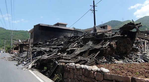 Co najmniej 156 zabitych, 5,5 tys. rannych po trzęsieniu ziemi w Chinach