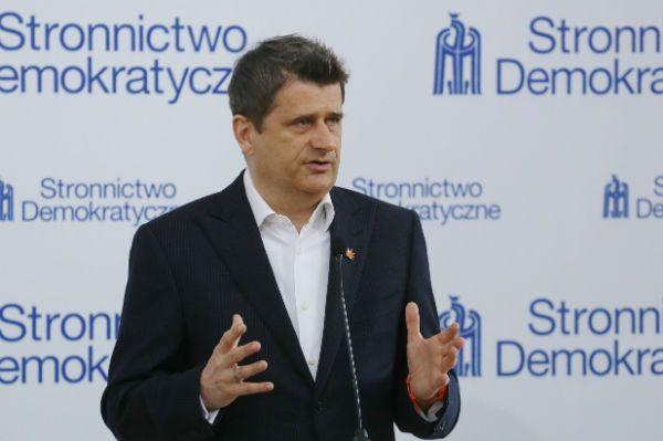 Janusz Palikot: ktoś mnie oblał jakimś roztworem soli