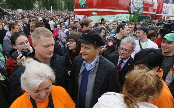 Marsz Wyzwolenia Konopi w Warszawie. Janusz Palikot: przyjdzie taki dzień, że legalnie zapalimy