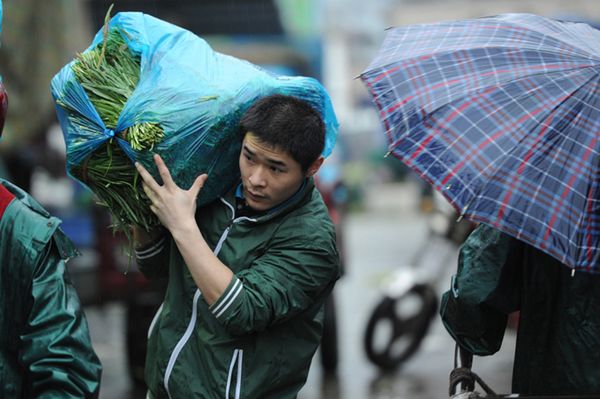 33 ofiary śmiertelne ulewnych deszczów w Chinach