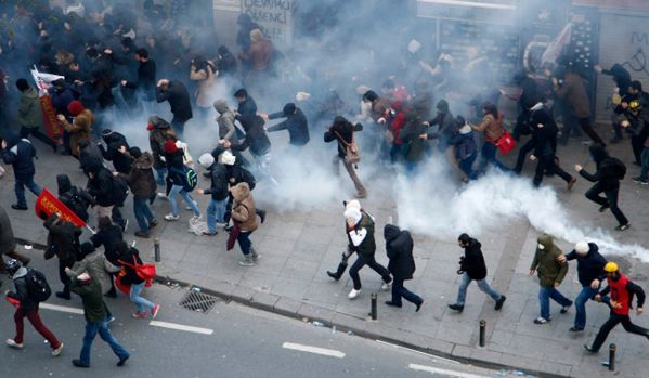 Turcja: po protestach premier oskarża opozycję o wywoływanie chaosu