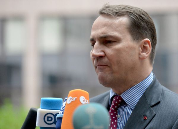 Radosław Sikorski potępił polskich polityków wspierających referendum na Krymie