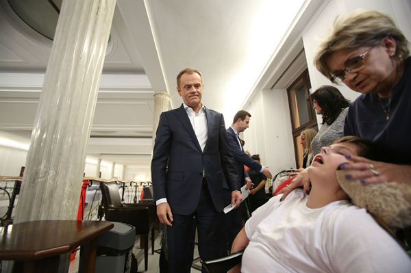 Premier Donald Tusk: od 1 maja wzrost świadczeń dla rodziców dzieci niepełnosprawnych