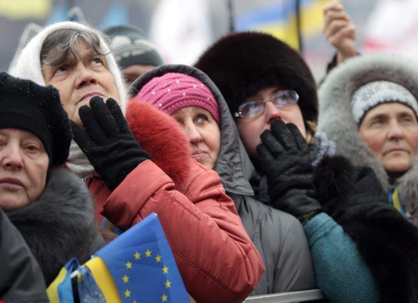 Demonstranci żegnają Janukowycza w drodze do Moskwy