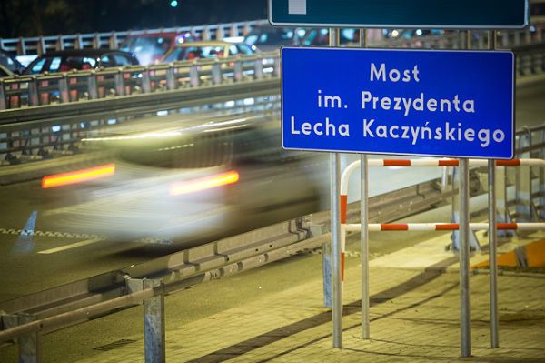 Zaaresztowana tablica Lecha Kaczyńskiego. Policja nie chce jej wydać