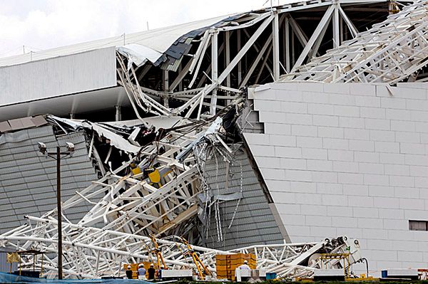 Zawaliła się część dachu stadionu w Sao Paulo. Są ofiary