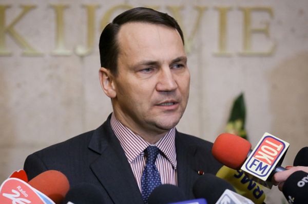 Donald Tusk: Radosław Sikorski i Lech Wałęsa na pogrzebie Nelsona Mandeli