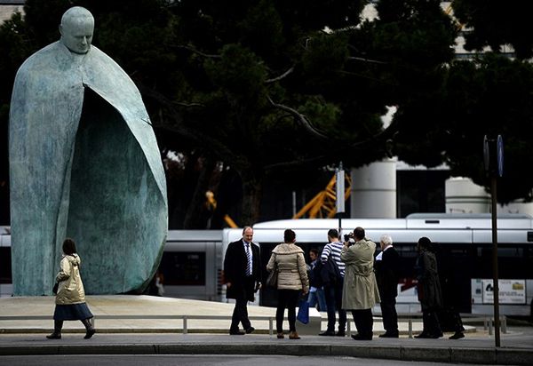 Krytykowany rzymski pomnik Jana Pawła II na liście najbrzydszych monumentów świata