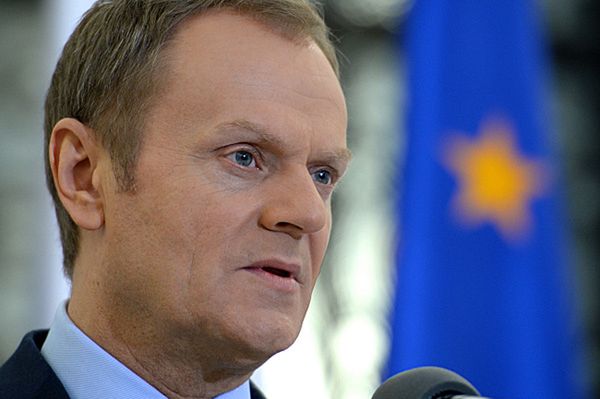 Donald Tusk: przestrzegam kolegów przed robieniem spektaklu ws. WSI